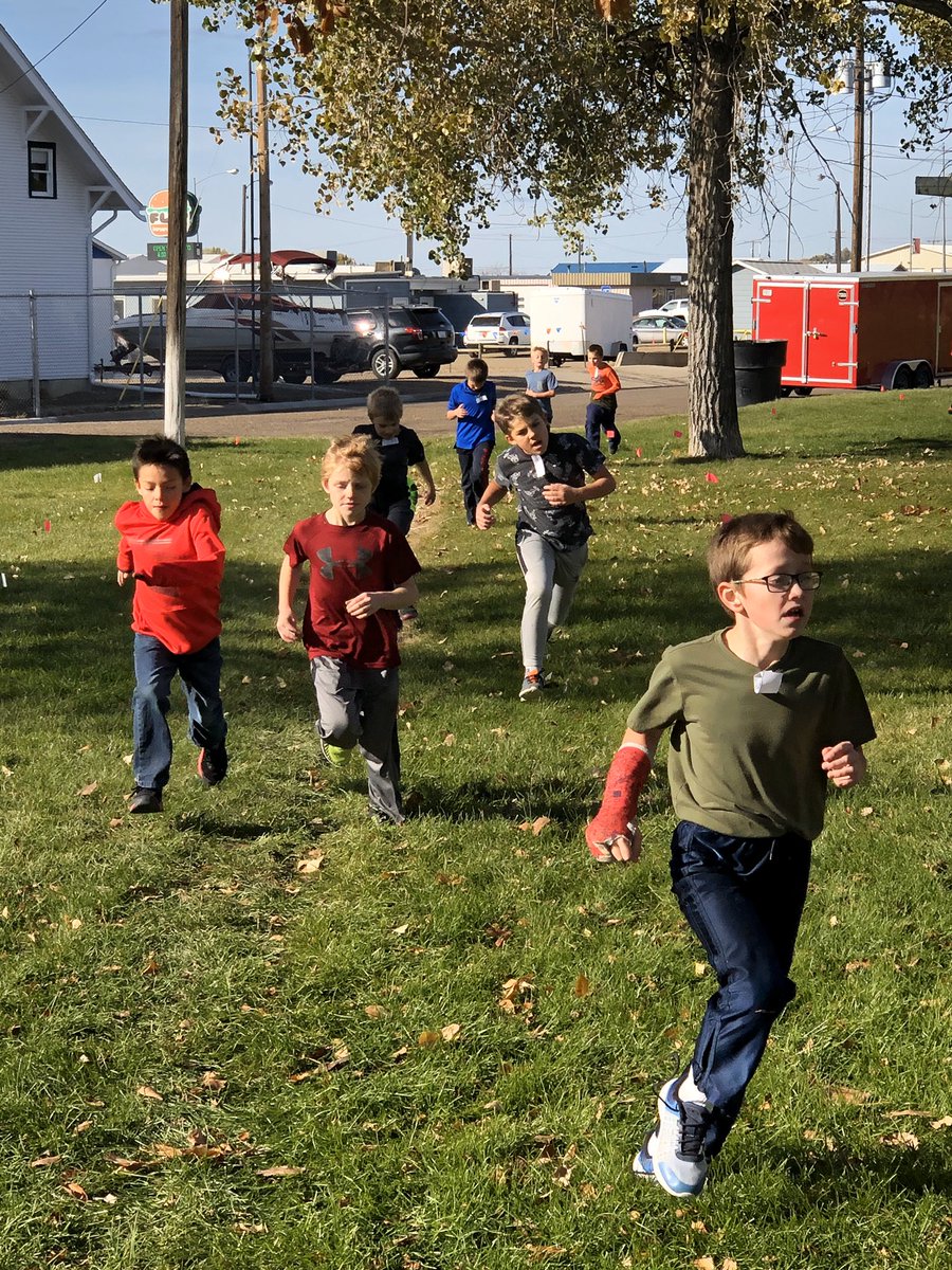 GHSscotties's tweet photo. Elementary Cross Country Meet was held today at Bundy Park for our 4th and 5th graders! High School XC team assisted with the operation of the event. Good job kids. #FeederPrograms https://t.co/qg8Mi4E89L