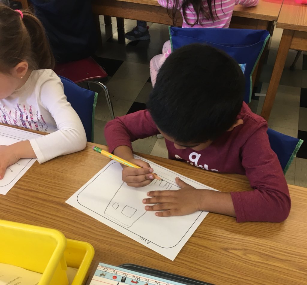 harvey_abc123's tweet photo. #WritersWorkshop in K-H! โ๏ธ๐๐๐ผ#WriteWhatYouKnow #SoundItOut #Label #WeAreDoingGreat #Kindergarten @NMGibbs_NJ #NMUKNIGHT https://t.co/TuQvkosNlu
