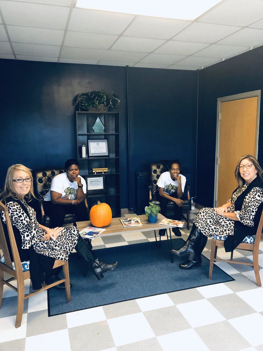 MCSRide's tweet photo. Twinning Tuesday 
#MMSHOMECOMING
#YesTheyPlannedThis
#MatchingIsCool https://t.co/iQdP8b3b8x