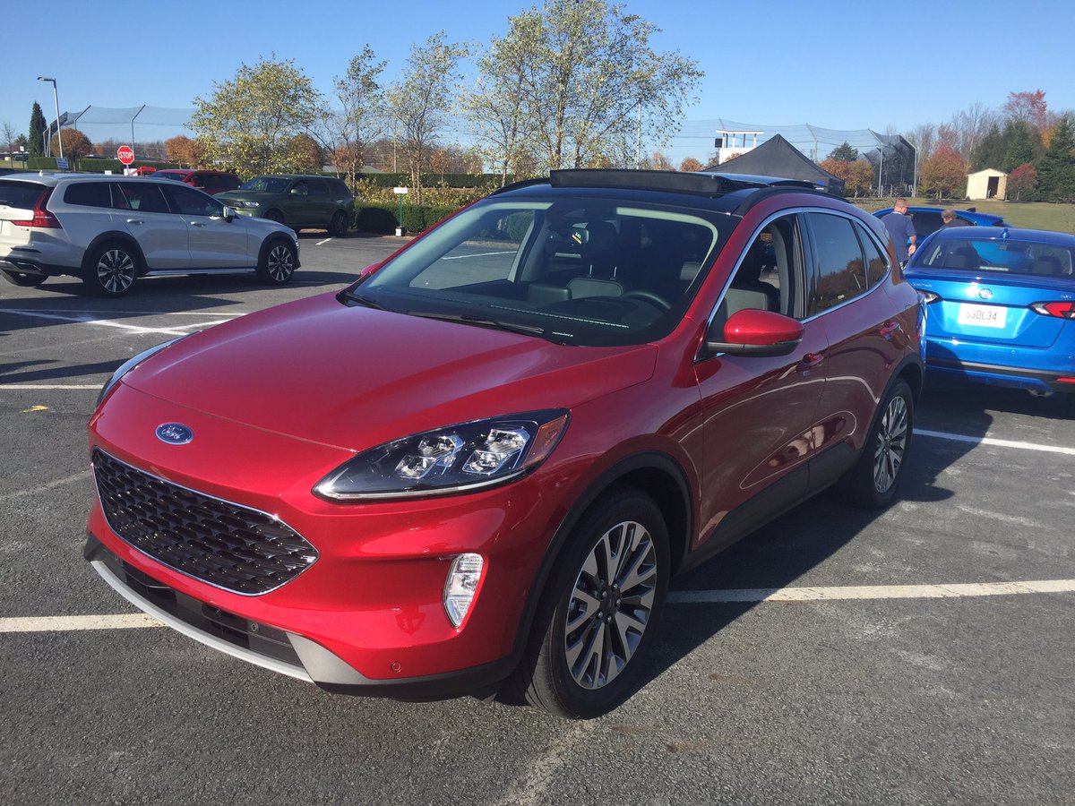 MPGomatic's tweet image. 2020 @Ford Escape = slick and solid. #IMPA #TestDays