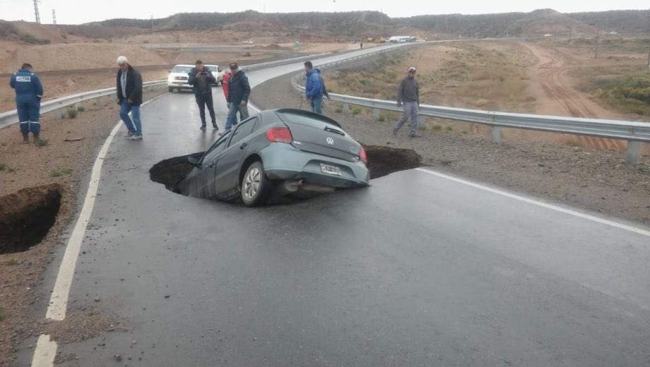 CarlosGlei's tweet photo. #SeVanEnPrimeraVuelta
#ChispitaDeSalida
#ElDeditoDeAlberto
-Que hizo #Macri ?
-Rutas
-No hay más preguntas https://t.co/49hI3E33si