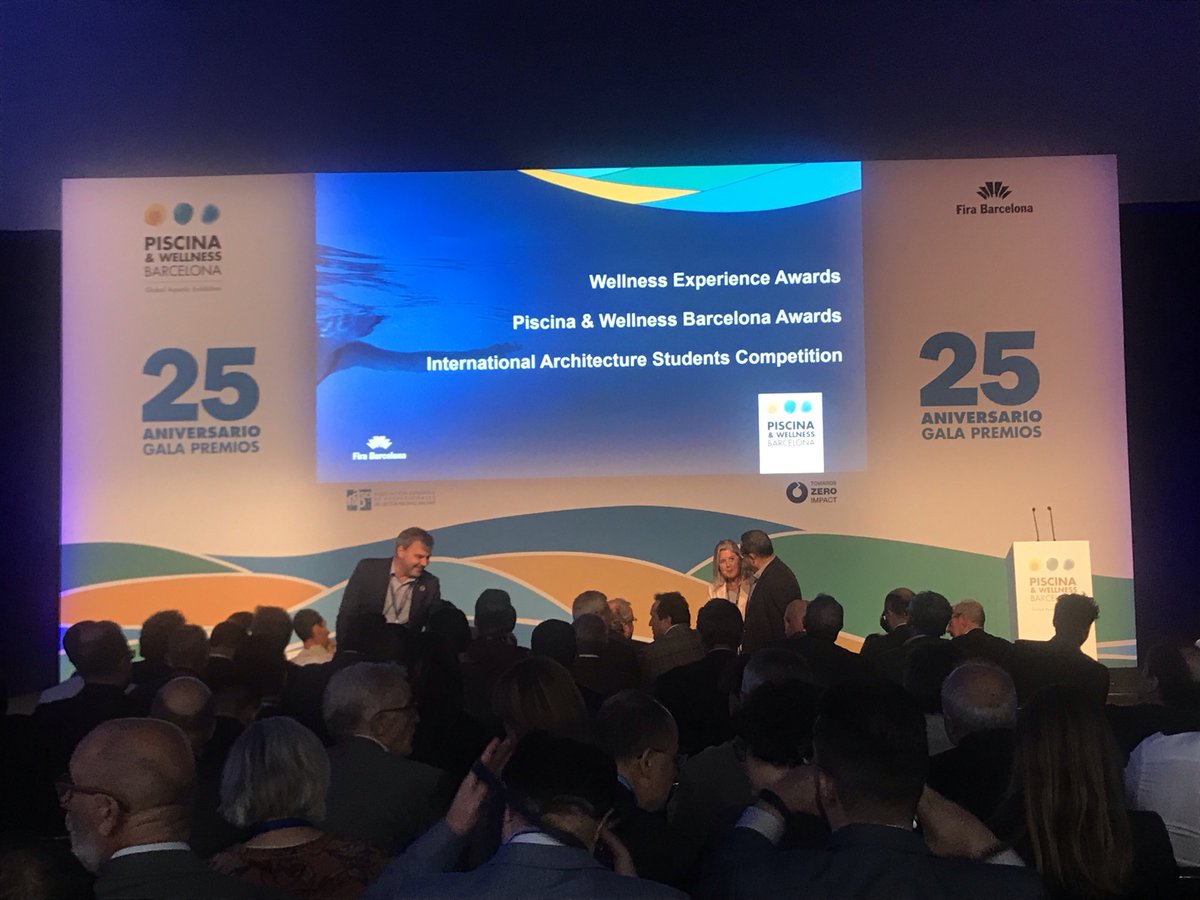 Fira_Barcelona's tweet photo. Empieza la ceremonia de entrega de los Premios @PiscinaWellness 2019 en Gran Via #firabarcelona https://t.co/IAL6covj27
