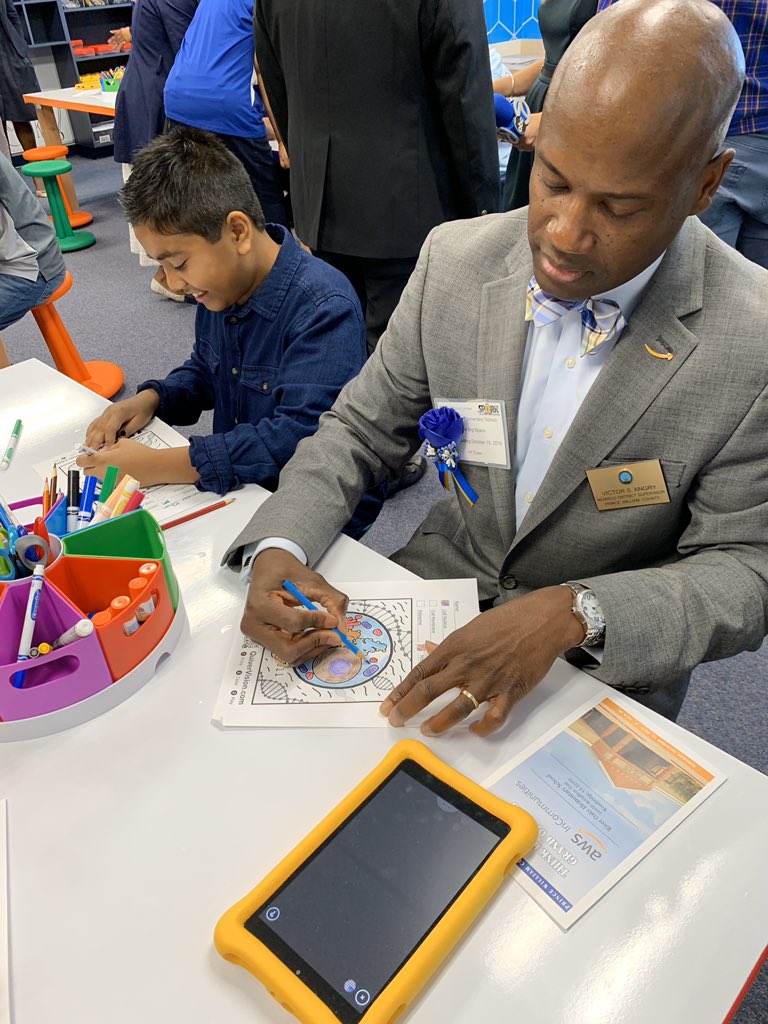RiverOaksPWCS's tweet photo. Some of our fantastic students trying out our new Amazon, Think Big Space #RiverOaksES @PWCSNews @ThinkBigSpace https://t.co/ZvYP5TYIon