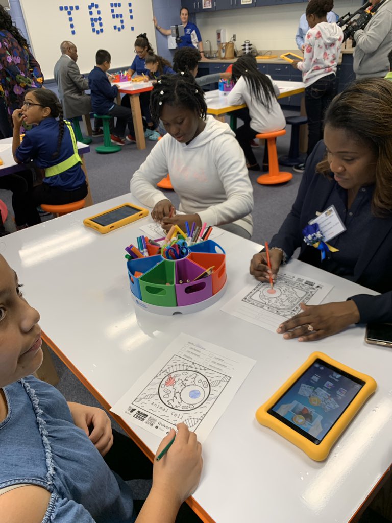 RiverOaksPWCS's tweet photo. Some of our fantastic students trying out our new Amazon, Think Big Space #RiverOaksES @PWCSNews @ThinkBigSpace https://t.co/ZvYP5TYIon
