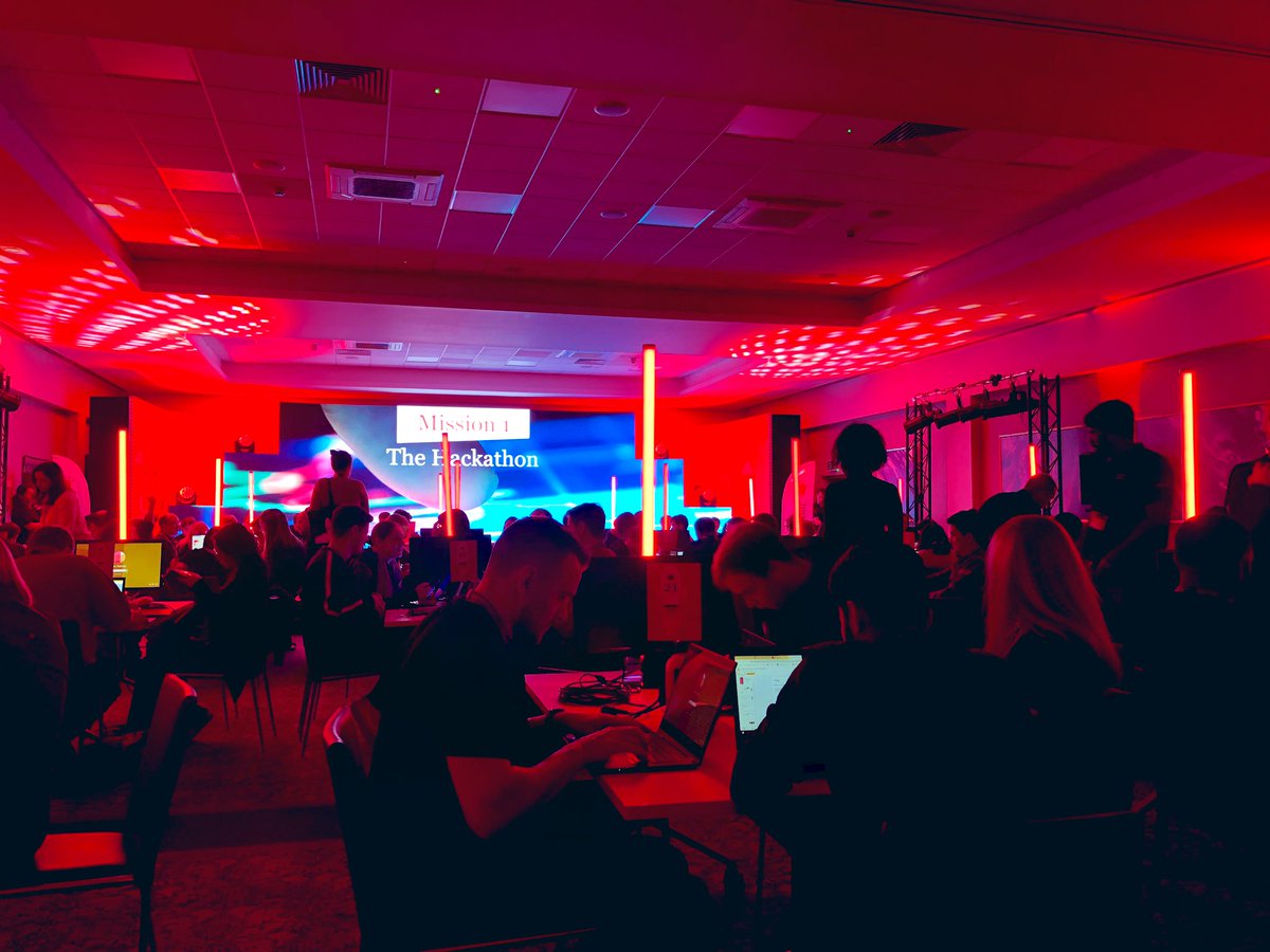 My first hackathon! <a href="/PwC_UK/">PwC UK</a> pushing boundaries, and me, well out of my comfort zone! 😂😬😳😃✨ #IntelligentDigital #DigitalAccelerators #LiftOff