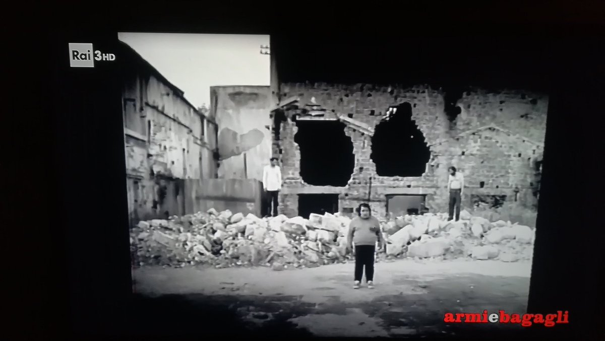 nicolorion's tweet photo. Ecco....

@BlobRai3 #Rai3 #blob30 #blob #armiebagagli https://t.co/dEMiYcrQdK