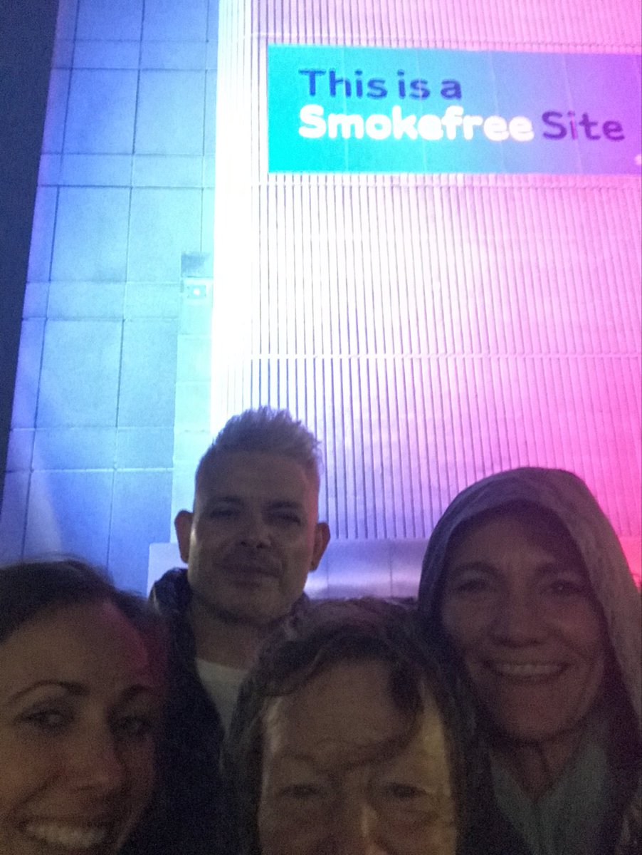 Thanks to <a href="/Jamiemcd1981/">Jamie McDermott</a> for lighting up ⁦<a href="/RCHTWeCare/">Royal Cornwall Hospitals NHS Trust</a>⁩ in support of #BLAW2019 ⁦@rchtmaternity⁩ ⁦<a href="/ABMidwife/">AngelaB</a>⁩