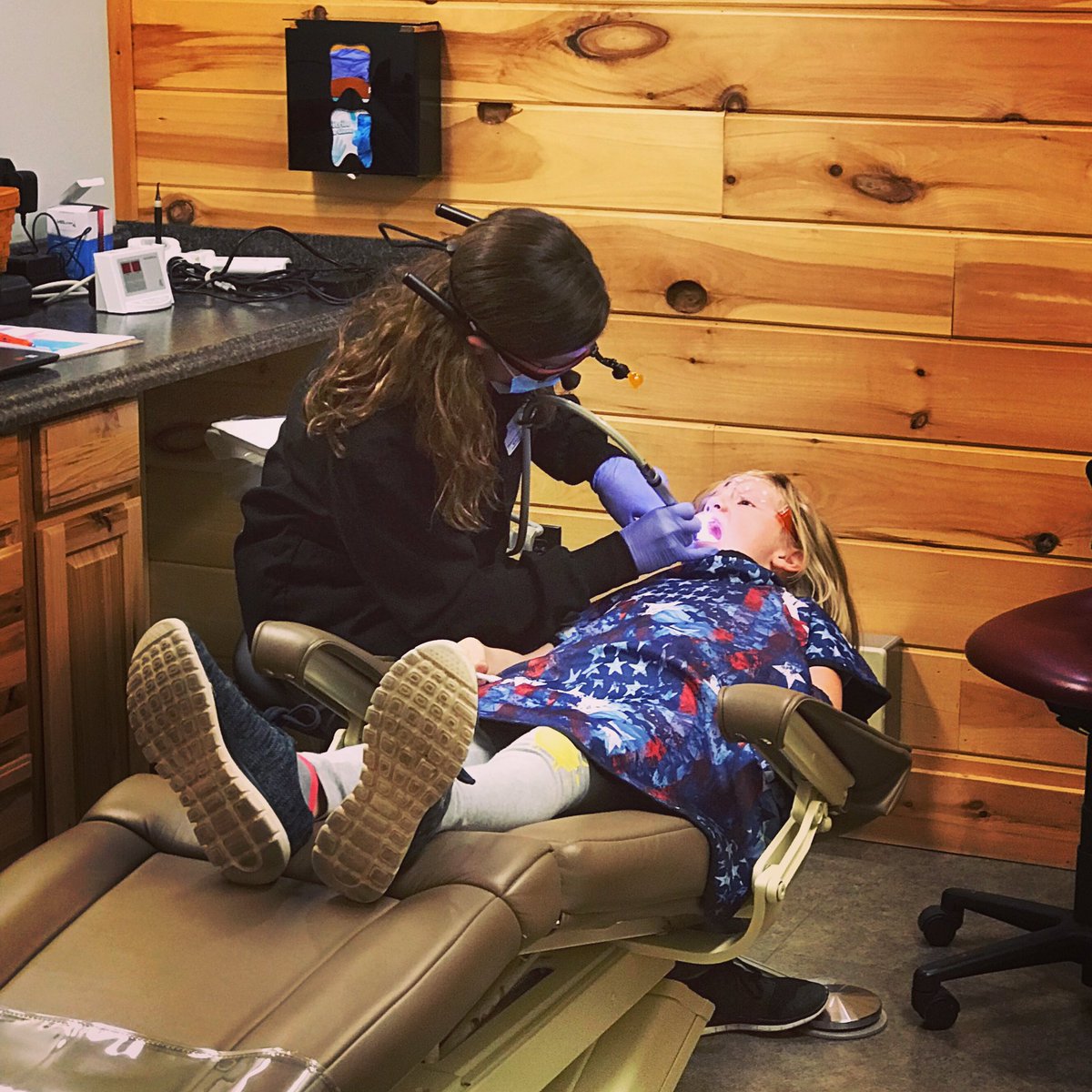 wincdentalspa's tweet photo. Our dental assistant Kali is awesome with kids!!! ☺️👍🏼🦷 #Dental #Smile #CheckUp #Kids #Prophy #WinchesterDentalSpa #WDS https://t.co/Uq65427Ttn