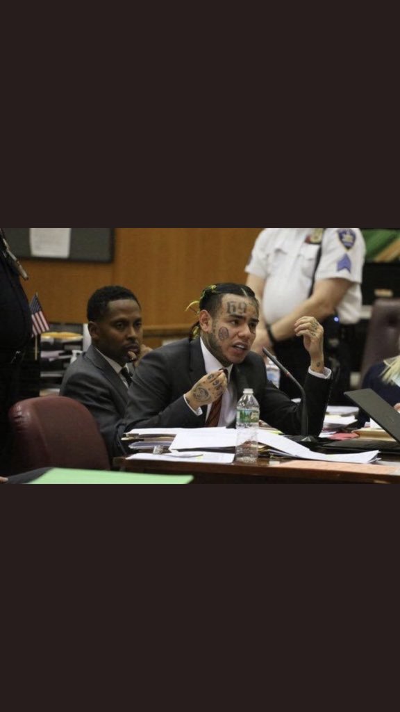 ProutyCody's tweet photo. Judge: Anything else? 

6ix9ine: y’all ever heard of the ace family?
#AUSTINMCBROOMISARAPIST #acefamilycancelled https://t.co/Wh6qJwauWw