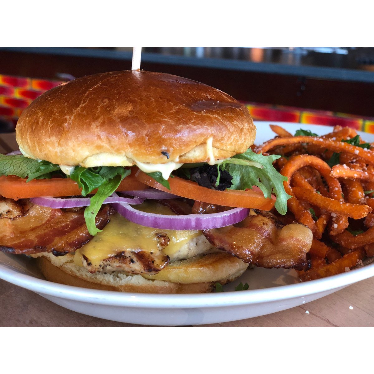 PRNFood's tweet photo. Houlihan's Restaurant + Bar Offers Free Meal to #Veterans and Active Duty #Military on Veterans Day https://t.co/30IJlUCSoc https://t.co/ixdl86yrtS