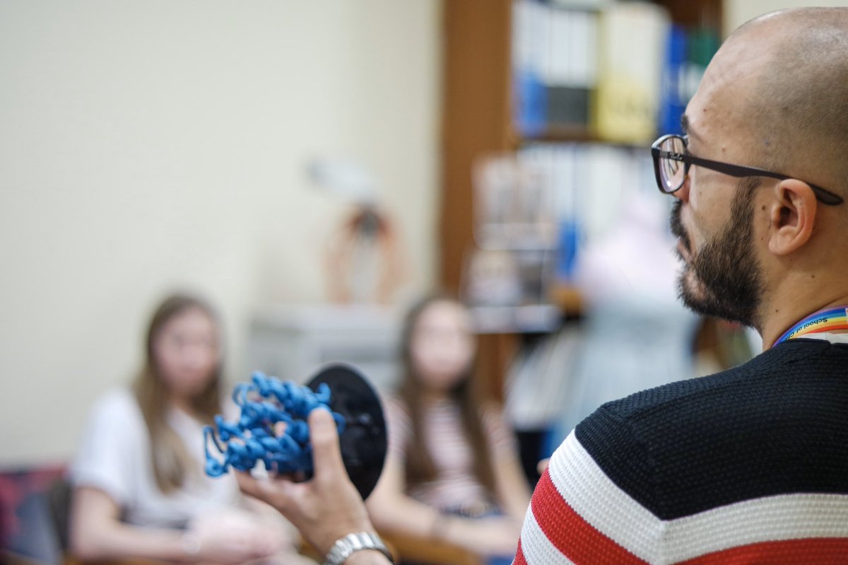 Almeida_de_Dr's tweet photo. Today was the kickstart of #sciencestitches public engagement project. We had 23 pupils from @YsgolCwmBrombil visiting and getting introduced to exciting science. Thanks everyone for your support today! @CUmedicengage https://t.co/UuHYvbDow3