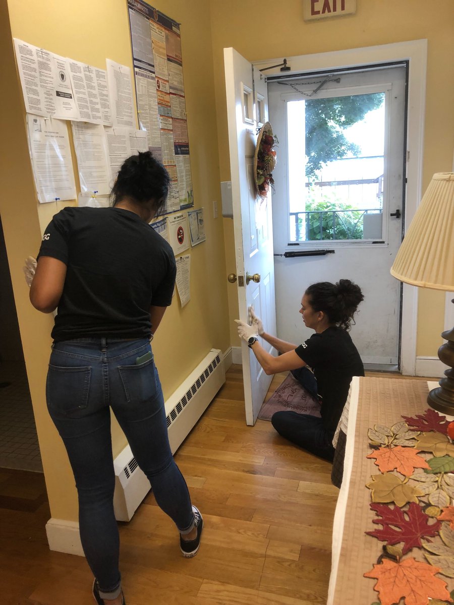 yesware's tweet photo. Our team volunteering at #TechGivesBack2019 last week! Thank you to @TUGGorg for organizing such a meaningful day. https://t.co/ZYSAGHnOsr