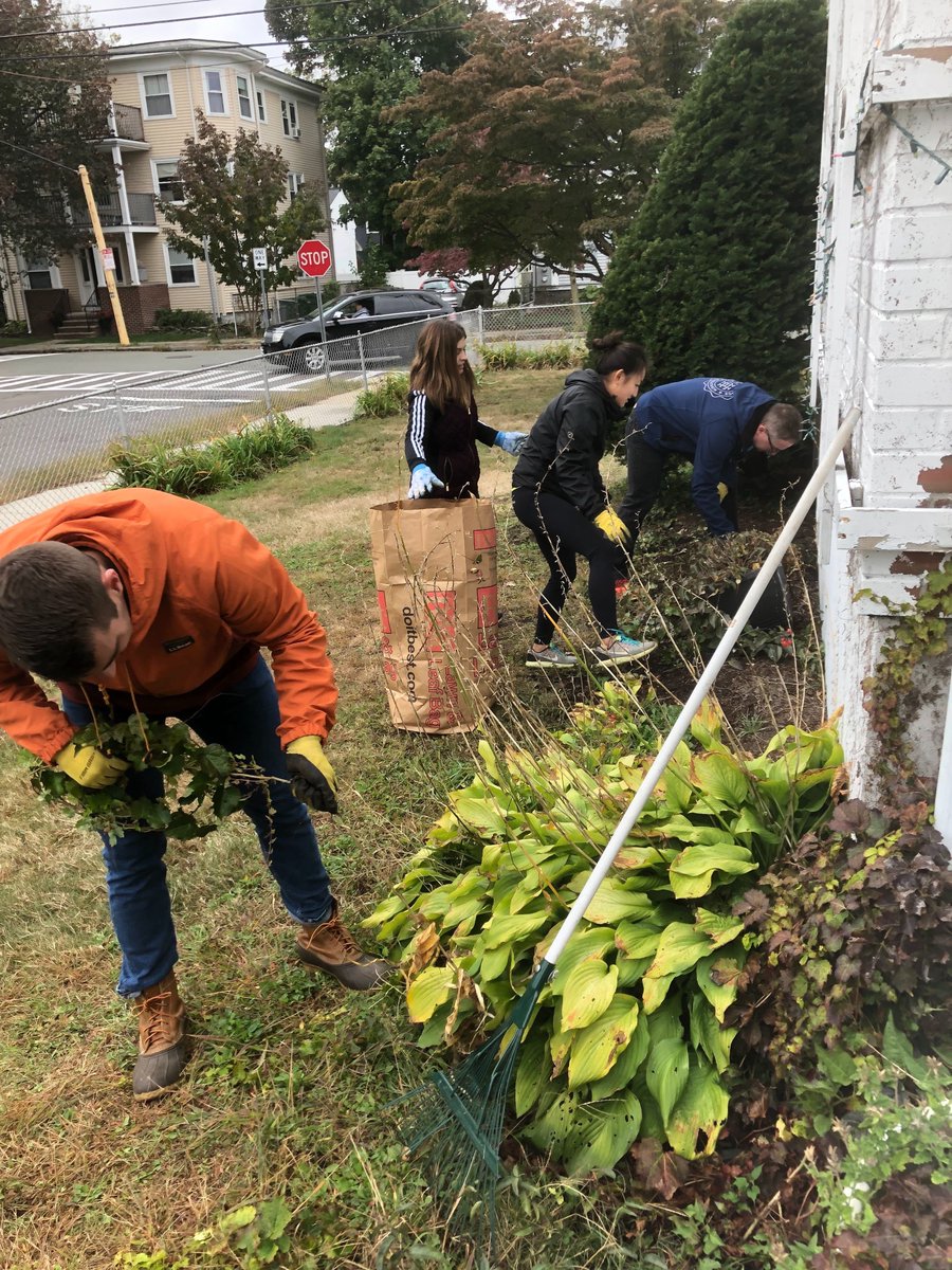 yesware's tweet photo. Our team volunteering at #TechGivesBack2019 last week! Thank you to @TUGGorg for organizing such a meaningful day. https://t.co/ZYSAGHnOsr