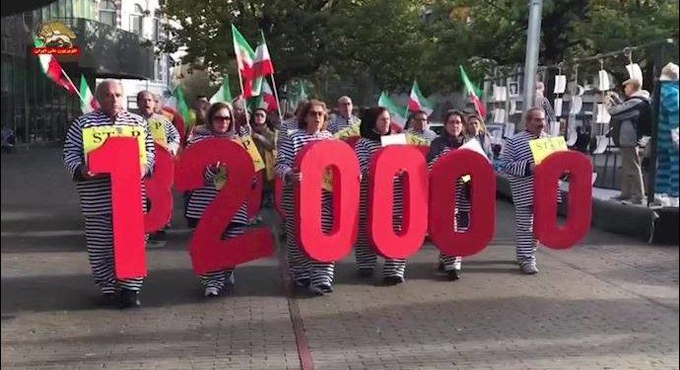 hassan_mahmou1's tweet photo. On the occasion of World Day Against Execution, #Iranian Freedom lovers and MEK supporters in the Netherlands held a gathering and exhibition regarding the widespread human rights abuses and executions in #Iran
#Iranstopexecution https://t.co/sgA8rCnkIH