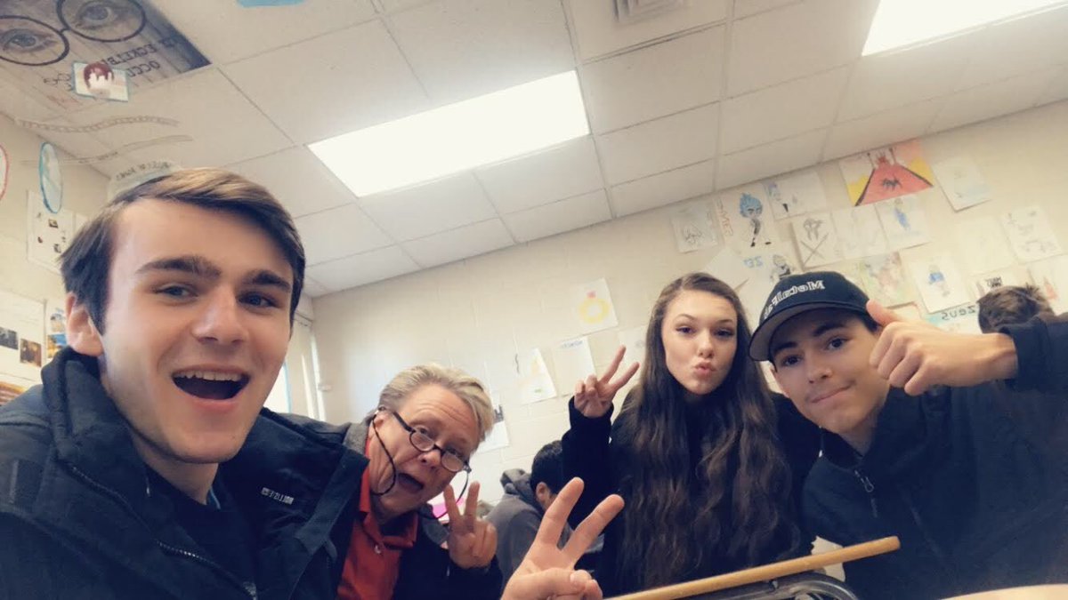 riverdeep1960's tweet photo. #WordsMatter #PeaceOut #6thhour #Forever114 #photobomb https://t.co/DExobAuqC8