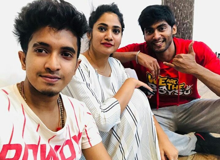 chandraguru's tweet photo. #LosliyaHits500KOnInstagram
#Losliya with #Tharsan #Brothersistergoals #BiggBossTamil3 #Underratedcombo https://t.co/MIoRIylRpA