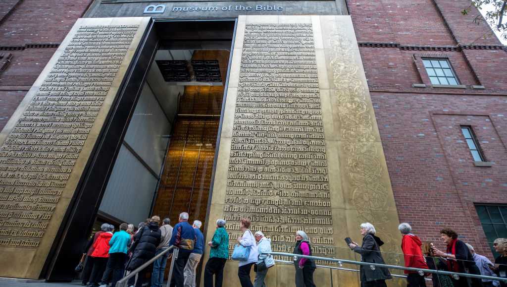 koconews's tweet image. Oxford professor accused of stealing Bible artifacts, selling them to Hobby Lobby koco.com/article/oxford…