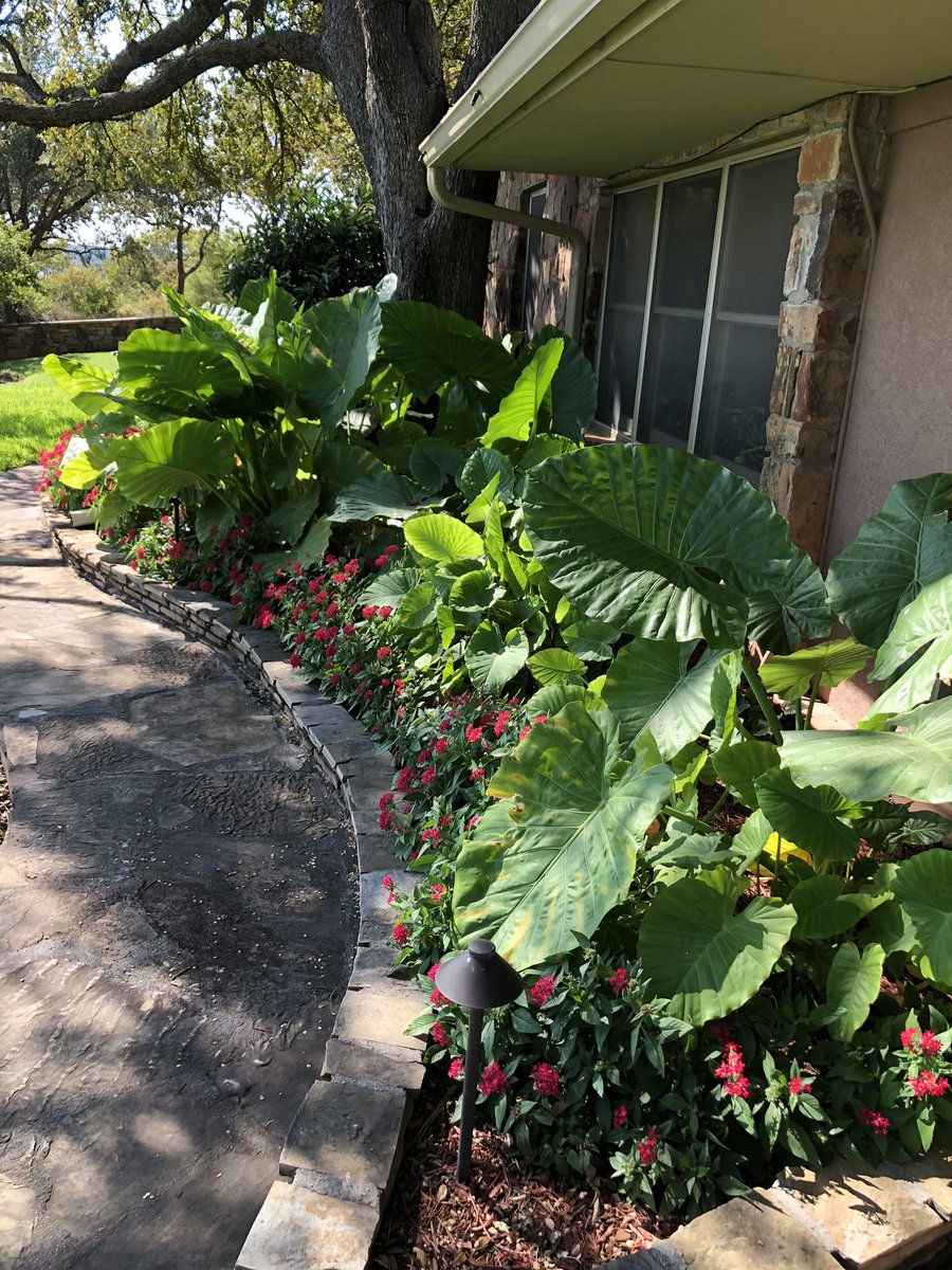 EoffGarry's tweet photo. The coming of fall does not hinder the landscape business. We’re super busy:) https://t.co/JG1fZ0lad4