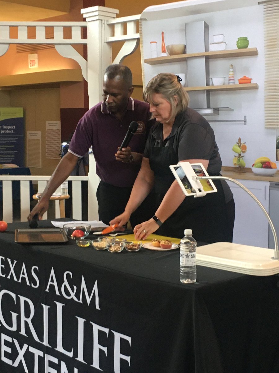 piwbutler's tweet photo. TDA Mr Mitch tells us about the gala apples grown in Farwell Texas for our Roasted Apples with our Crumble Topping #texas #agriculture #pathtotheplate @txextension https://t.co/WTBnwnUJXq
