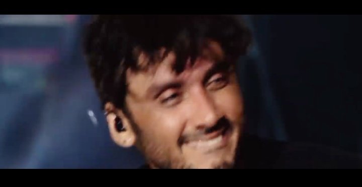 OttaSSat8's tweet image. #FabrizioMoro videoclip #PerMe
💔💘💞
" 🎷🎷"

L'OLIMPICO 😭😭💔💔💘💘

(Immagini dal videoclip del verso citato rese più chiare)

784.000 visualizzazioni su YouTube YouTube giorno 33
💪💪 

E dal 18/10/19 un nuovo inizio:
#FigliDiNessunoTour
Daje 💪💙🎩