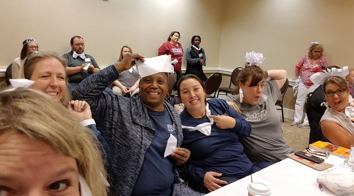 Kindergarten will never be the same! So much fun learning with this incredible group of teachers! Give teachers 2 pieces of paper and watch them work! #psaeartscon #stonerocks #mrdearybury pic.x.com/P6REAQwLx1 pic.x.com/mWZEOMNlKJ