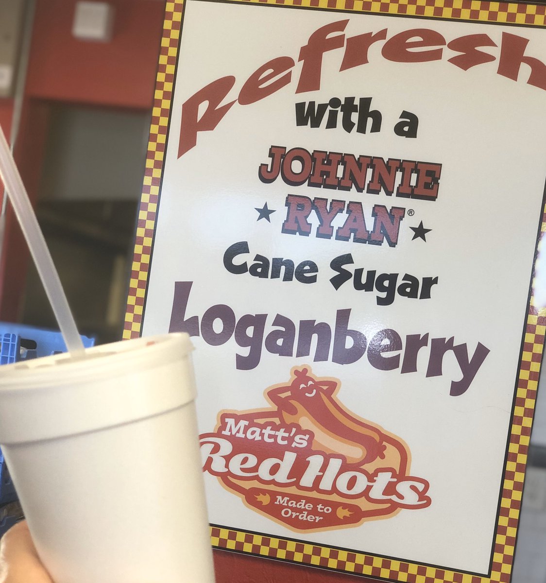 johnnieryansoda's tweet photo. Cooling down @mattsredhots with a Johnnie Ryan Cane Sugar Loganberry! ☀️ 🥤 👍#johnnieryansoda #johnnieryan #loganberry #mattsredhots #fortmyers #redhot #hotdoglovers #canesugarsoda https://t.co/lYRhGJTkPh