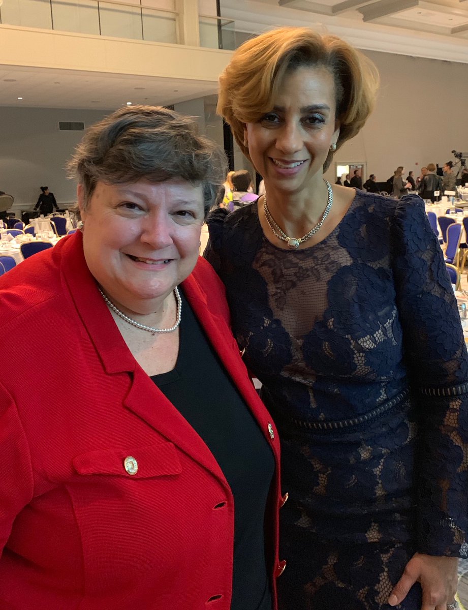 TrinityDC's tweet image. "Put your money where your values are" @TheWomensFndtn board chair Pinkie Mayfield '96 @trinitydc urges 1000+ luncheon attendees to support women #LL2019 She’s VP @grahamholdings With ⁦@TheWomensFndtn⁩ Visionary Awardee ⁦@TRINITYPREZ⁩ Pat McGuire