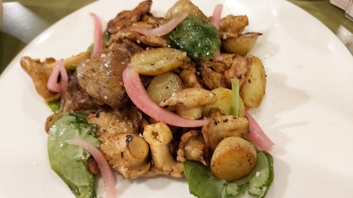 mariocanora's tweet photo. Gula setera en #ElBrote
Cualquier día se presenta #Cascorro con la lata a pillar.
#NiscalosEscabechados #Boletus de repetir #LenguaDeVaca
🍄🍄#MadrizElRastro🍄🍄 https://t.co/juN4tmtGYw