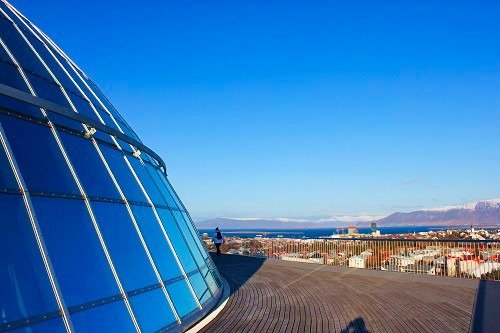 BaSnorkel's tweet photo. Reykjavik, the capital of #Iceland, has lots to see and do. This self-guided tour brings you to wonderful museums, the striking Hallgrimskirkja church with fabulous views of the sea and hills, the Perlan glass dome, thermal baths, etc.
https://t.co/aMW3CVNmDS
#travel #BUCKETLIST https://t.co/EqjpAUEmwW