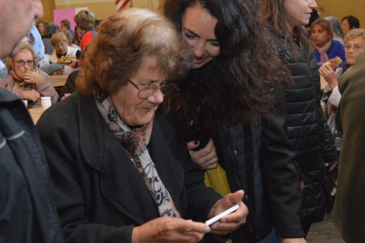 MarisolMerquel's tweet photo. Junto al intendente de #Saavedra @HugoCorvatta, participamos del cierre de los torneos distritales de Abuelos en la localidad de #Dufaur. Qué lindo es verlos activos, tan felices y compartiendo estas actividades, siempre con una sonrisa. ¡Gracias por el cariño!❤️ https://t.co/Z19e3JkMMA