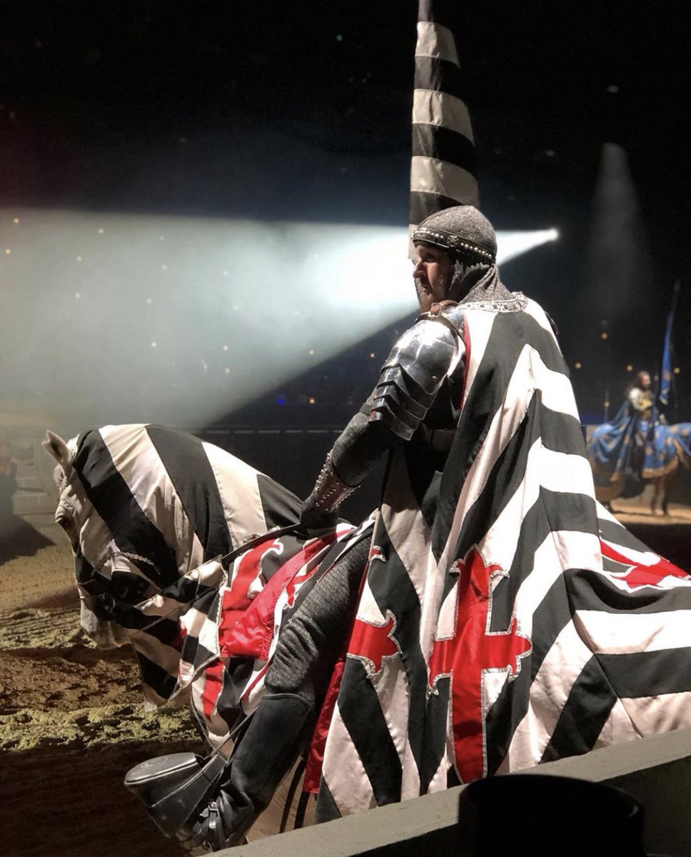 Medieval Times FL tweet media
