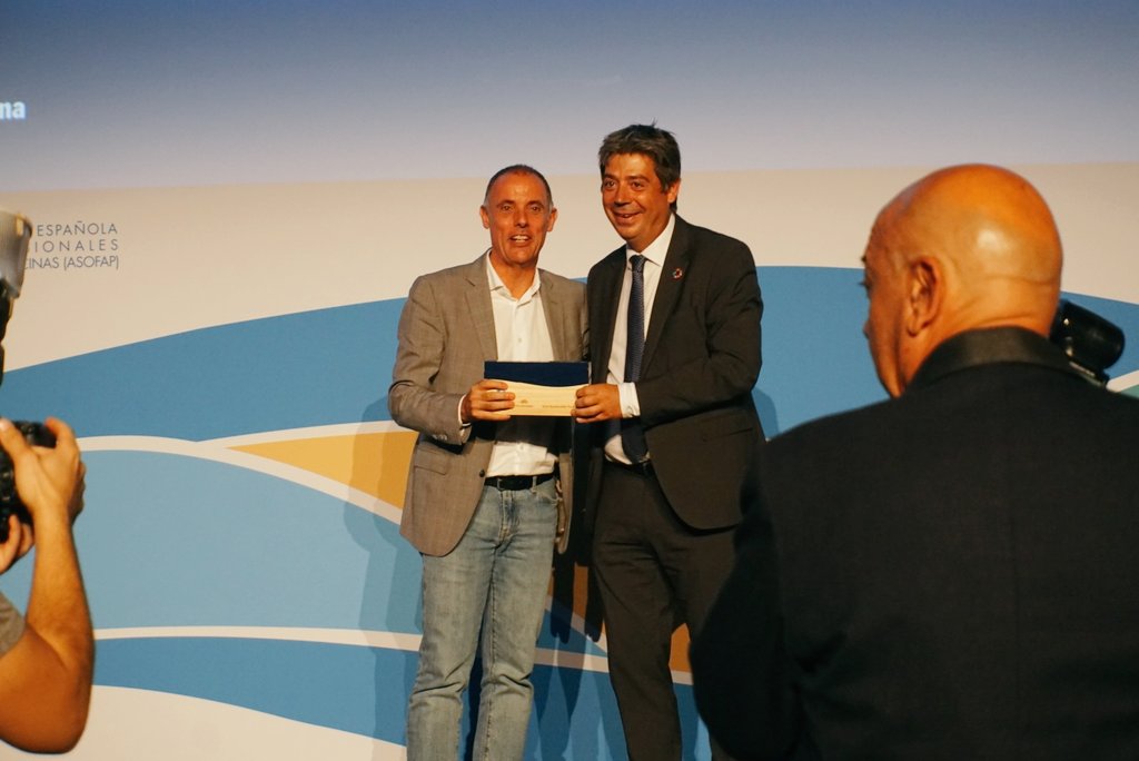Premios @PiscinaWellness. El ganador del premio a la Mejor Piscina Residencial es @Ezarri. ¡Muchas felicidades! #PiscinaWellness