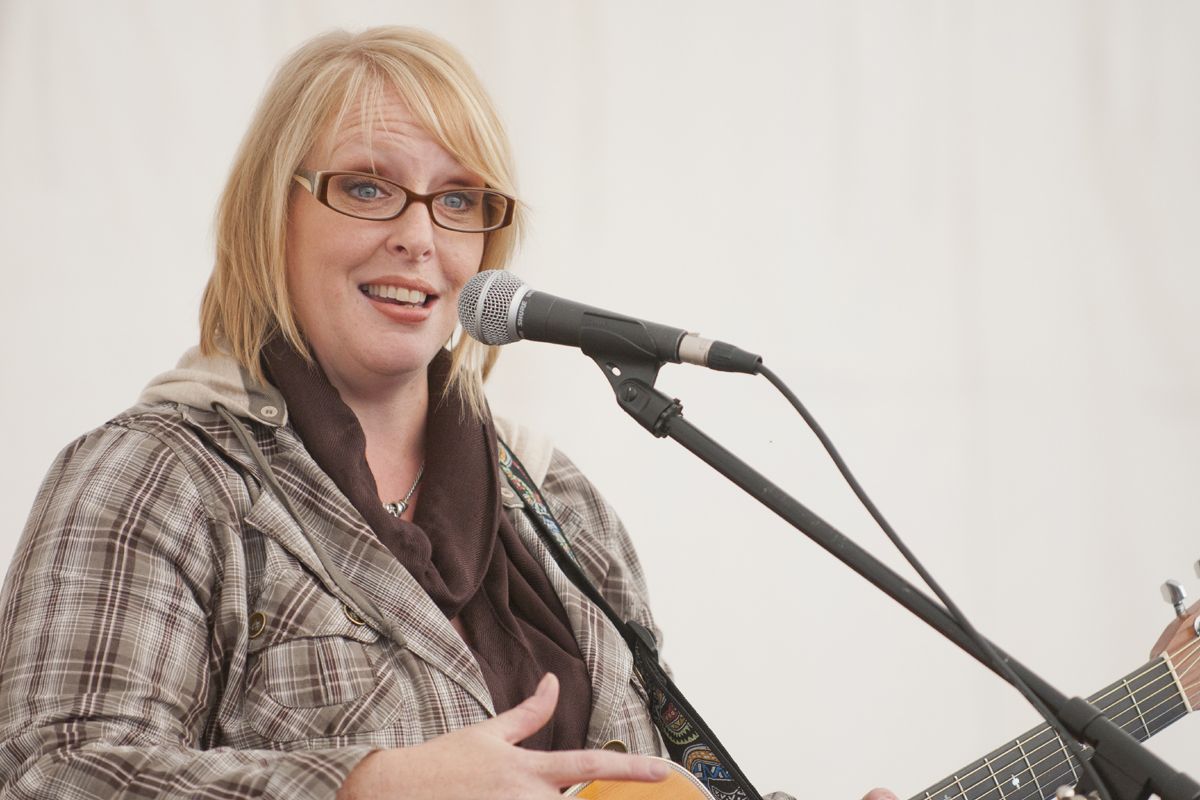 kimweitkamp's tweet photo. Kim has been on tour for WEEKS! But don't worry - she's not done yet! 
Yorklyn Storytelling Festival - DE- Oct 18 - 20
https://t.co/HBcaAhVe2a
Ojai Storytelling Festival -  CA - Oct 24 - 27
https://t.co/hMse02o6aw
St. Anne's Episcopal Church -  MD - Nov 10
https://t.co/lUttdSWMiS https://t.co/Uv8KGZLZ5c