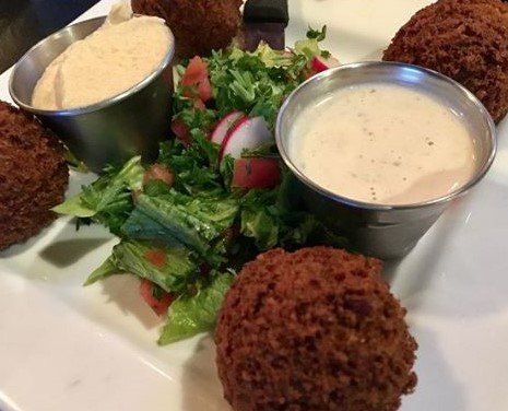 NadimsCom's tweet photo. They say go big or go home so we went big on the flavor with our falafel 👍
PC: @trueblue72 - Instagram
...
#NadimsDowntown #MediterraneanFood #MassEats #MAFoodie #SpringfieldMA #Falafel #Vegetarian #GlutenFree #GFEats #GF #Vegan https://t.co/scL0sL6wYN