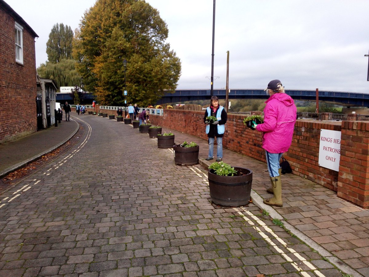 uptonuponsevern's tweet photo. Good evening Bloomers.  We had a dry day today and planted 37 barrels, 15 troughs and 2 boats in just over an hour.  We're lucky as Brian puts out all the trays of plants in position ready for us to plant.  #bloomhour https://t.co/RGtUG9CPVM