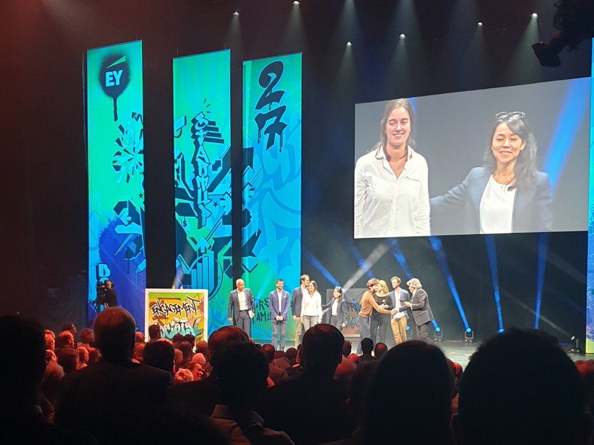 Standing ovation pour Gaëlle Regnault, lauréate du Prix de l'Engagement Sociétal 2019 ! <a href="/LEARNENJOY/">LearnEnjoy</a> développe des logiciels pédagogiques à destination des enfants autistes et favorise ainsi l'éducation pour tous. #EOYFR #tellmEY
