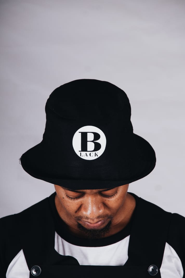 _BlackTheBrand's tweet image. Bucket  hats available  for R100

Shirt available for R180

We courier nationwide from as little as R50 

#Fergusons Kamo