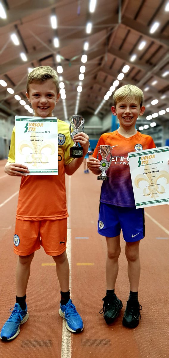 1kellysmith1's tweet photo. Trophy night for the boys tonight at #wakefieldharriers #juniorjets end of summer presentation 🏆🥇👏@SouthdaleSchool @SouthdaleHead @Y4Southdale https://t.co/S38ci6NMwF