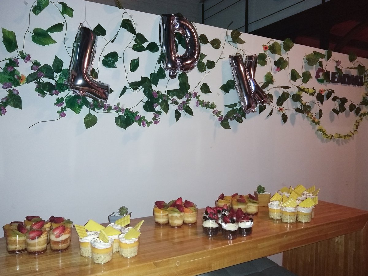 Leadaki's tweet photo. ¡Cumplimos 6 años! 🙌🎉Lo celebramos con una fiesta temática: spring party. En #Leadaki hay equipo 👉somos profesionales apasionados por el #MarketingDigital y eso se refleja en nuestro trabajo diario (¡y la buena onda nunca falta!). ¡Gracias acompañarnos, vamos por más! ❤😊 https://t.co/VjoxDT5lGN