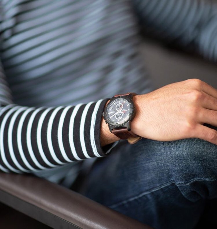 Que tal investir no best seller Skymaster na versão grafite com pulseira de couro legítimo? Ele é o item perfeito e versátil para completar a coleção dos apaixonados por relógios.
<a href="/ConnectR/">CONNECT relógios</a> 
Limoeiro do Norte-CE