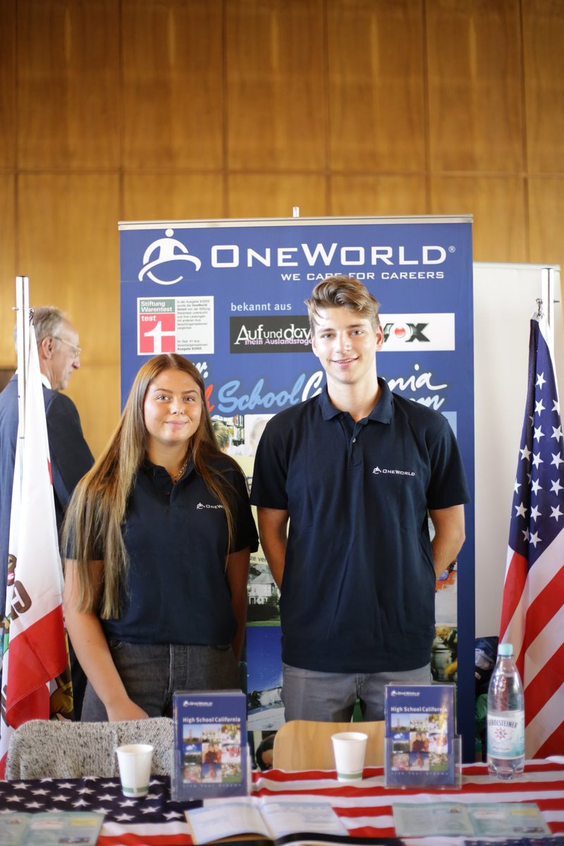 OneWorldGmbH's tweet photo. Unsere Kalifornien-Experten auf der JuBi-Messe in #Düsseldorf: Kim, Philipp und Fabian 🙌

🇺🇸 #Schüleraustausch #Sprachreise #Auslandsjahr #USA #HighSchoolYear https://t.co/t8KbRrkjmI