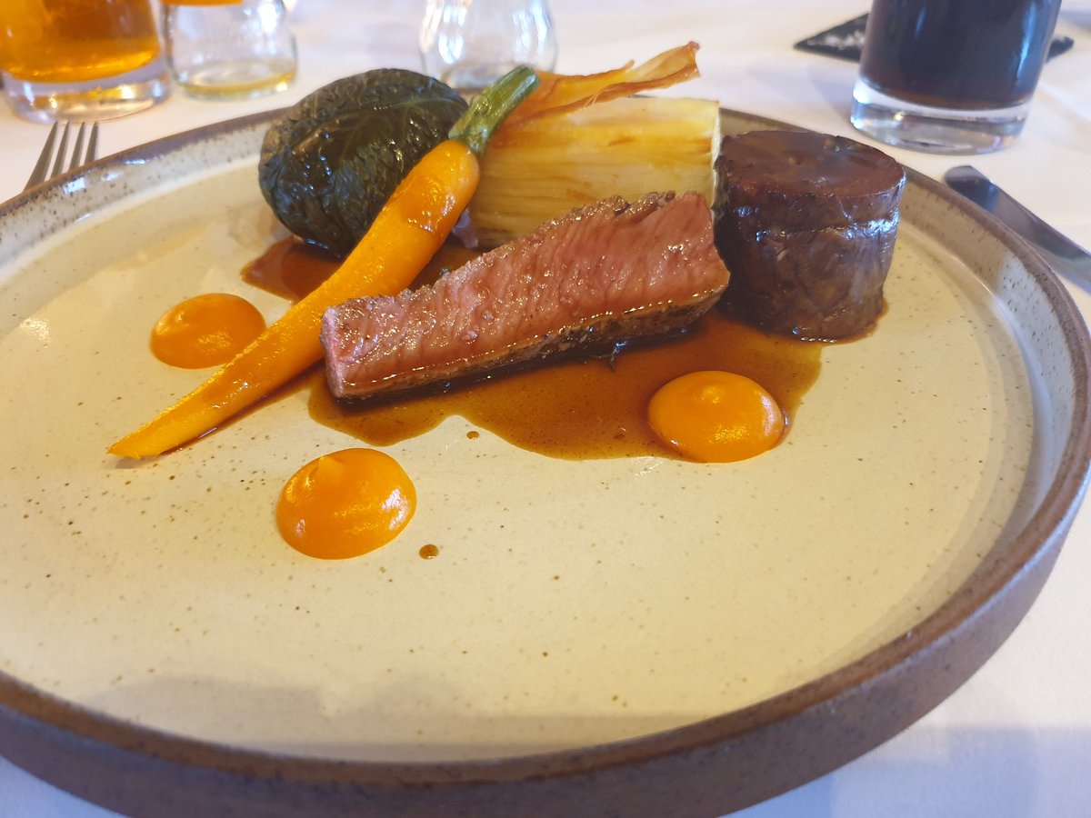 Hazelnuts Catering tweet media