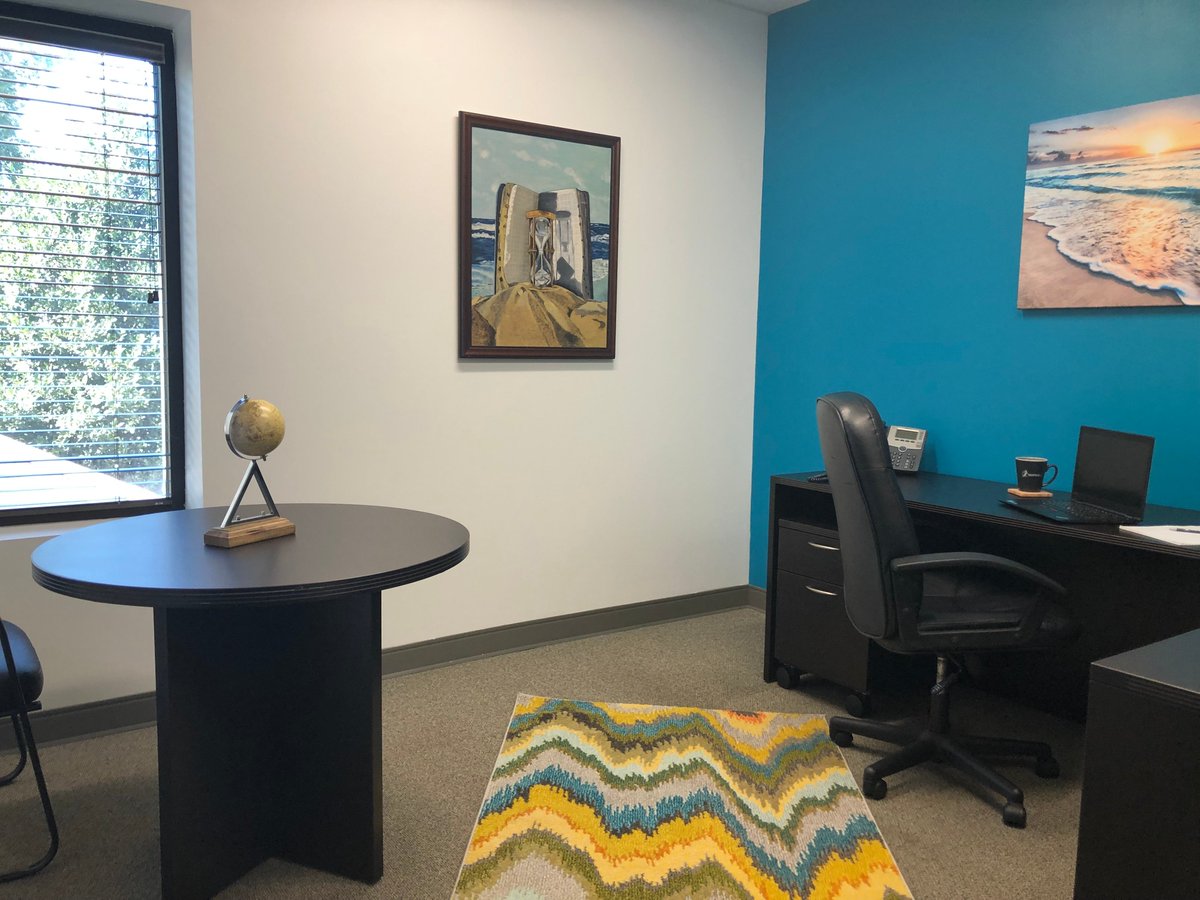 MyAnnapOffice's tweet photo. This newly available one person office has a great window view. Call us today to schedule a tour! #OfficeSpace #WindowOffice #Decor #Entrepreneur #Annapolis https://t.co/3BowZjTNKh