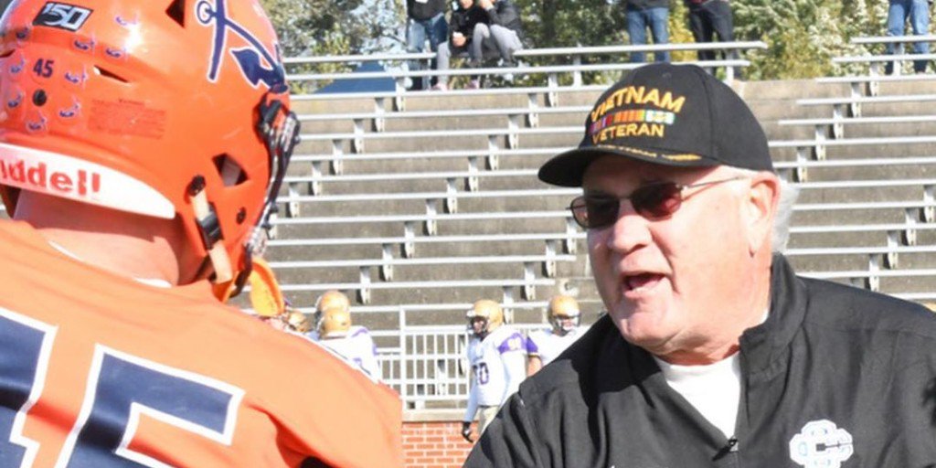 HopeCollegeFB's tweet image. 🇺🇸🇺🇸🇺🇸
An honor for us to recognize @USArmy and #VietnamWar veteran Gerald Moore at @HopeCollege during our October 12 football game. Thank you Mr. Moore for your service to our country.

📸 instagram.com/p/B3poBOSAhMJ/

#usa #bestrongbetrue #ncaa #ncaad3 #d3fb #d3miaa