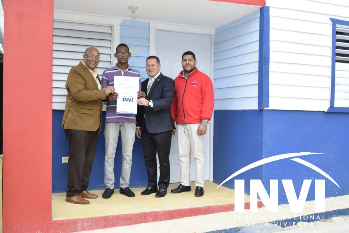 mivedrd's tweet photo. #StoDgoNorte | Continuamos ratificando nuestro compromiso y acciones para mejorar la calidad de vida y acceso a vivienda digna a los más vulnerables.

Familias de escasos recursos recibieron a través del #INVIRD un #TechoDigno y seguro en Villa Mella. #SomosINVI https://t.co/YoGCGdgz5A