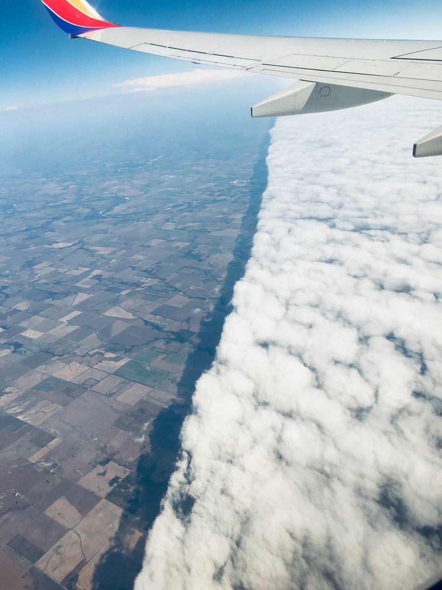 WxZachary's tweet photo. My aunt is a flight attendant for Southwest Airlines. She sent me this photo as they flew from Denver to Tulsa today. VERY cool! @spann @JimCantore @ReedTimmerAccu @weatherdan #cowx https://t.co/47uq1WQVQJ