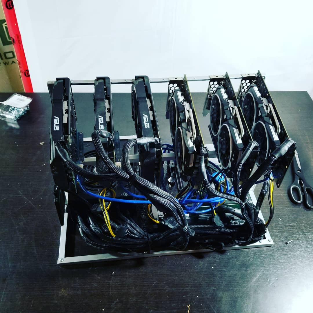 OneForth_Thrift's tweet photo. Built a new case for our mining rigs and gave them proper wire management. Let us know what you think of the end results. #computer #computerrepair #electronics #electronicrepair #mining #gpu #asic #gpumining #asicmining #miningrig #computersetup #ethereum #bitcoin #custompcbuild https://t.co/Kh9Z1zxHQD