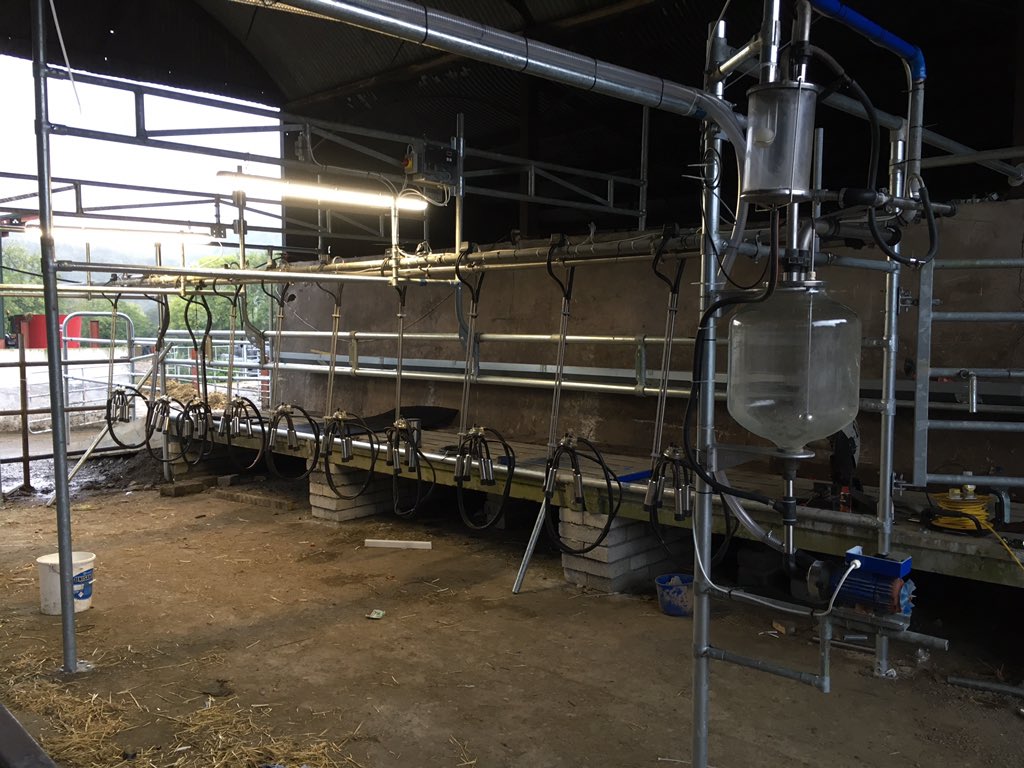 Last milking tonight in parlour build by our grandfather in 1967. Moving now to this temporary one for the next few mts, while we are building new one. #wintermilk #nostop <a href="/DeLaval_UK_IRE/">DeLaval_UK_IE</a> <a href="/ScaDairyTech/">Scanlan DairyTech</a>