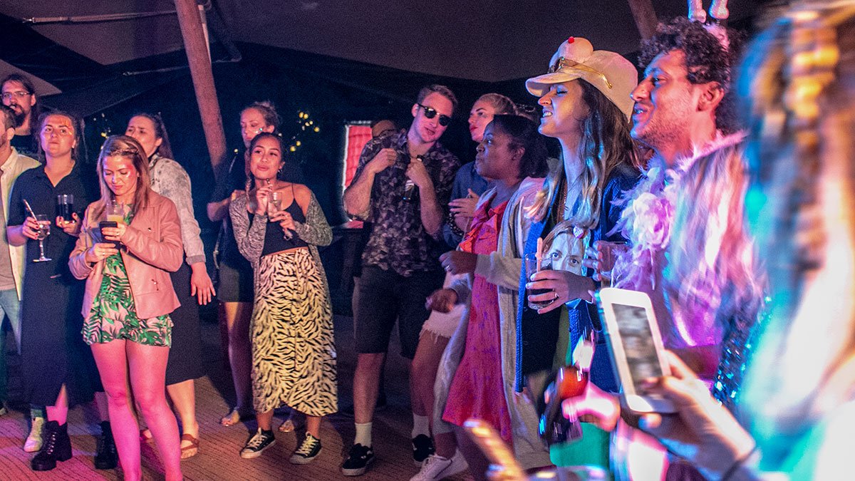 ...what better way to celebrate the end of filming your #Motown documentary by singing great Motown &amp; soul songs with The Bandeoke Experience... 
bandeoke-experience.co.uk/blog/fulwell73…
#bandeoke #bandaoke #livebandkaraoke #corporateevents #tepee #wrapparty