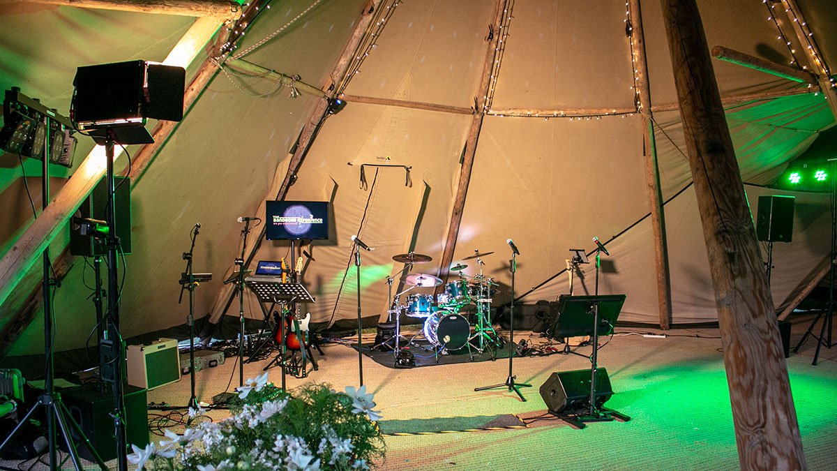 bandeoke's tweet photo. ...what better way to celebrate the end of filming your #Motown documentary by singing great Motown &amp; soul songs with The Bandeoke Experience... 
https://t.co/3ym3Dd0L7I
#bandeoke #bandaoke #livebandkaraoke #corporateevents #tepee #wrapparty https://t.co/XIBCuWWKyY